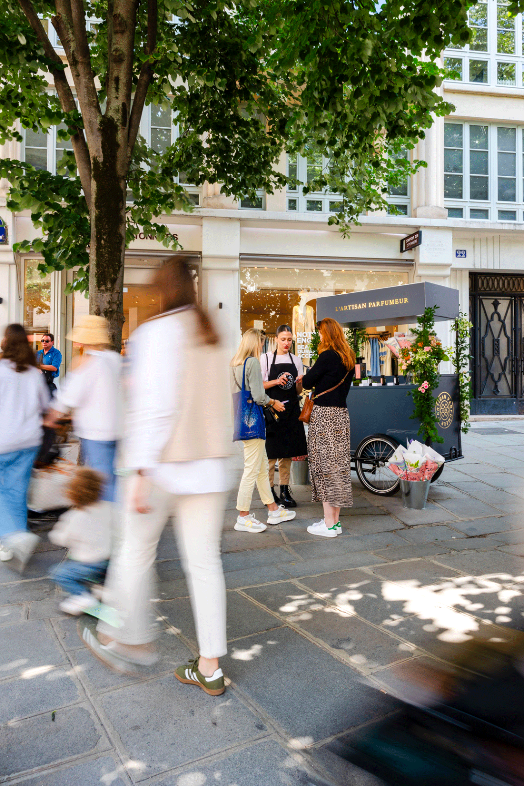 Street Marketing              L'Artisan Parfurmeur 
